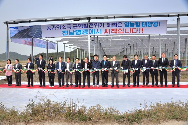 5월 8일 준공식 기념 내외빈들이 테이프 컷팅식을 하고 있다. [사진=차윤기 기자]