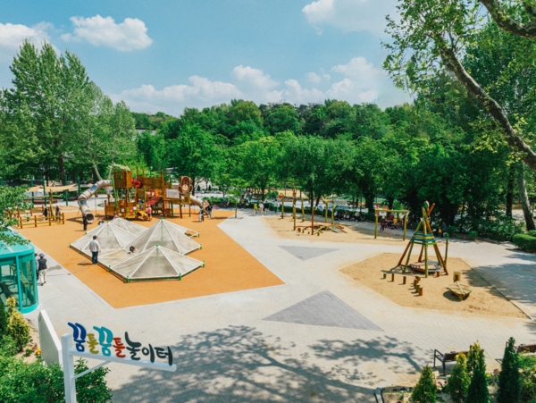  GS건설이 서울어린이대공원에 조성한 어린이 특화정원 '꿈틀꿈틀 정원놀이터' 전경. [사진=GS건설]