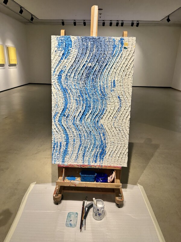 전시장 입구에 설치된 체험용 오지윤 작가 작품 (자료제공: 심진우 기자)