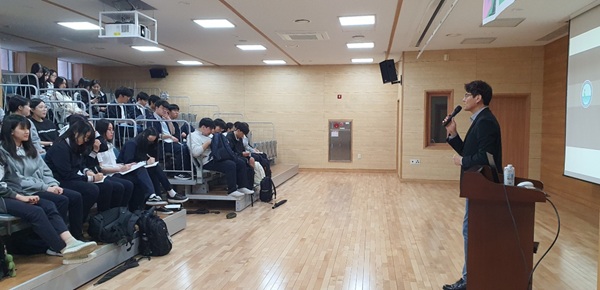이의고등학교 국제인문사회부 주관 '기획력으로 강해지기' 특강. [사진=이의고등학교]