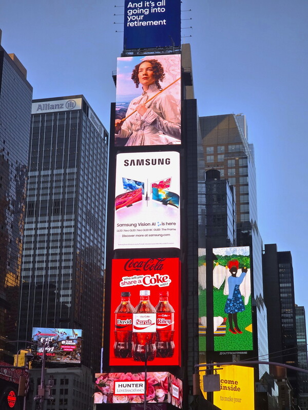 미국 뉴욕 타임스 스퀘어에서 진행하는 '삼성 비전 AI(Vision AI)' 옥외광고. [사진=삼성전자]