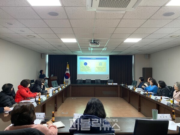 화성특례시가 동탄2동 통장단을 대상으로 AI 리터러시 교육을 실시하고 있다.[사진=화성특례시]