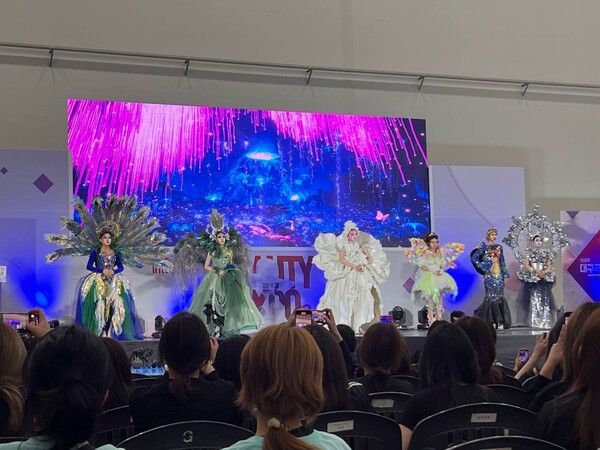 지난 15일부터 17일까지 진행되는 제12회 대구국제뷰티엑스포에서대경대학교 학생들의 부대행사가 진행되고 있다. [사진=이대경 기자]