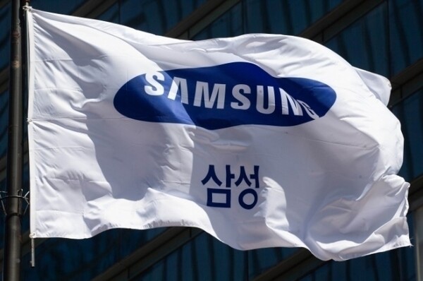 삼성전자 사기가 바람에 날리고 있다. [사진=삼성전자]