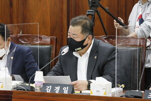 김경일 도의원, “전직 道 공무원 출신 강사 채용 문제 있어”