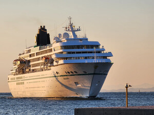 코로나19 이후 3년만에 크루즈선 속초항 입항