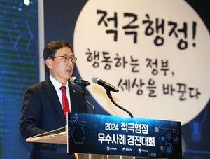 인사혁신처 "9급 초임보수, 2027년까지 월 300만원 인상"