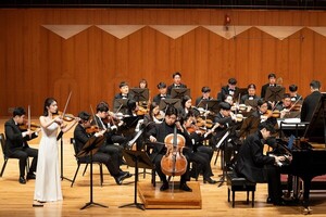 신한은행, 발달장애 연주자 '하트하트 오케스트라와 위드콘서트 개최