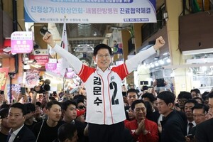 김문수 "박정희, TK 출신 세계적 지도자…침 뱉던 제가 무덤에 꽃 바쳐"