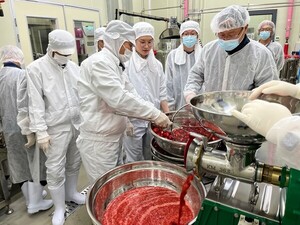 [말보다 실천] ‘농산가공 전문가로  한발 더’… 진천군,  농산물 가공 제품개발  ‘앞장’