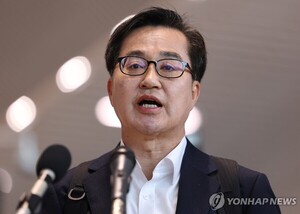 김동연, 5·18민주화운동 기념일 맞아 특별 참배