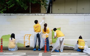 HDC현대산업개발, 용산구민과 함께하는 벽화 그리기 봉사활동